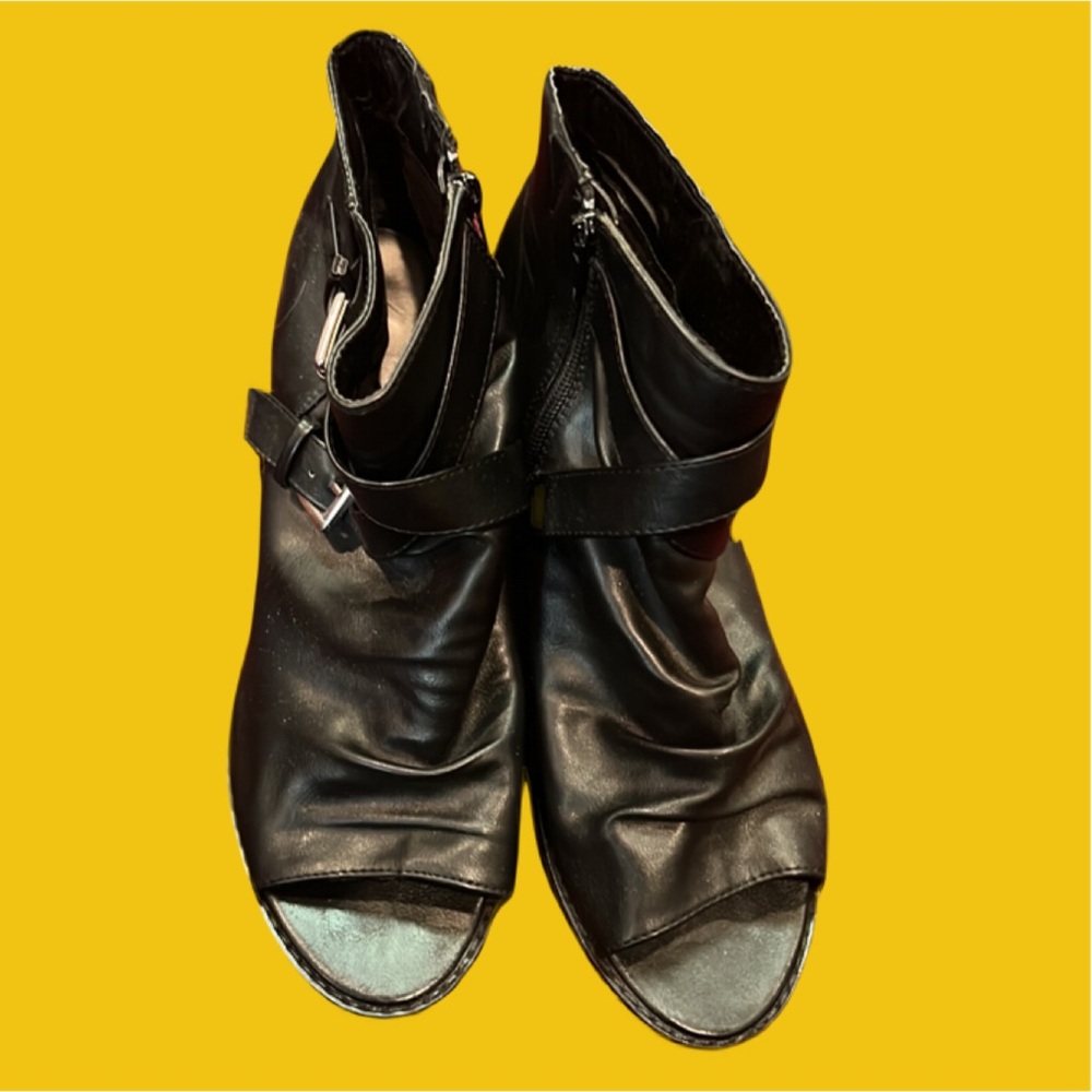 LANE BRYANT black Faux Leather Buckle Open Toe Bootie Sandal host pick